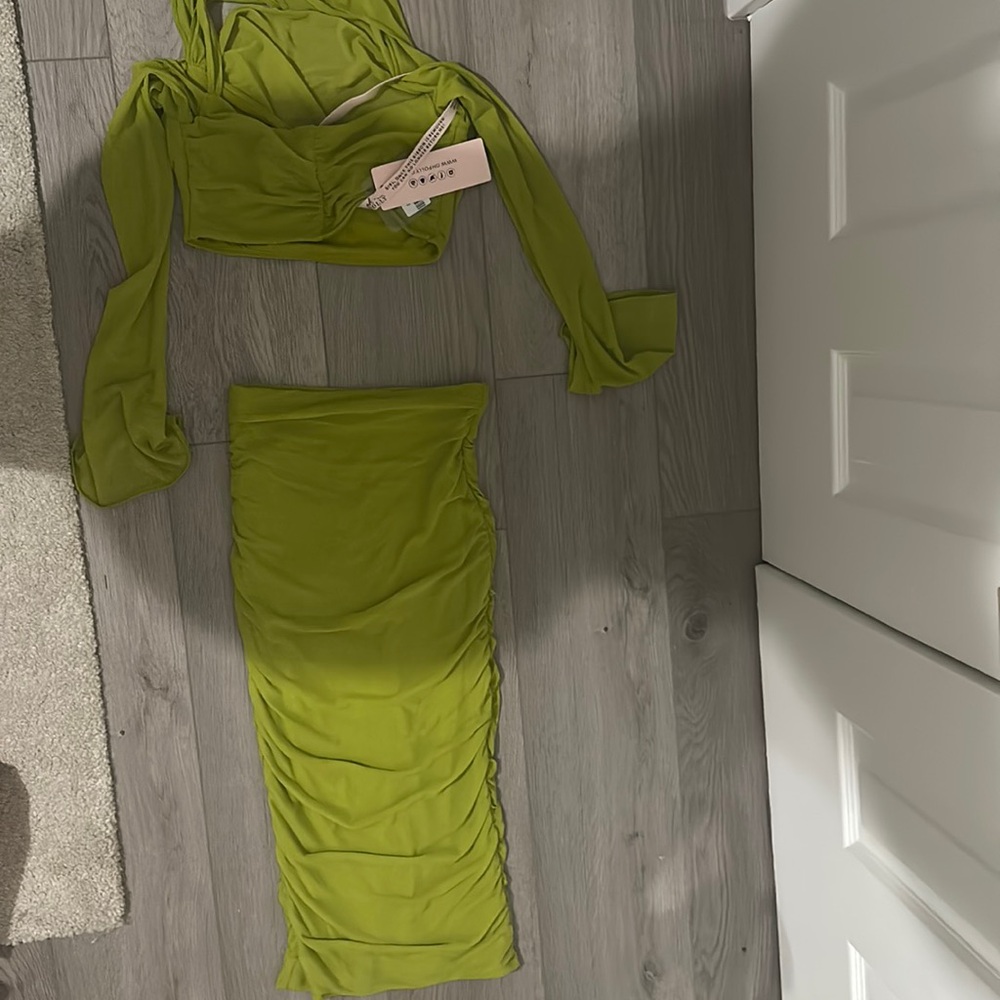 Oh polly set green color midi skirt and top